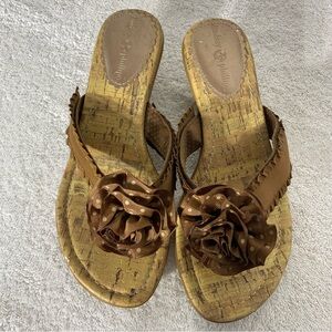 Vintage Lindsay Phillips Brown Thong Sandals with Kitten Heels & Flower 6